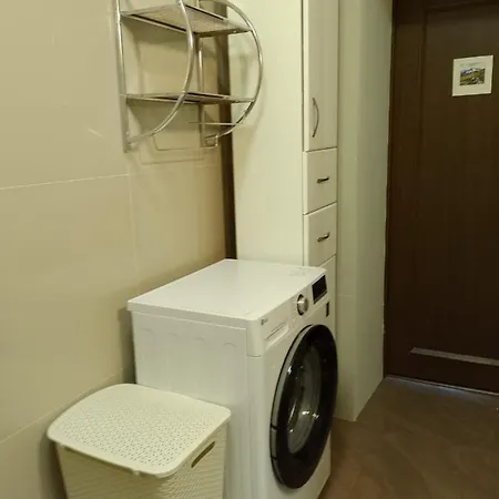 Premium Class Apartment, Free Parking, Maximum 5 Guests, 2 Bedrooms, 3 Beds * ריגה