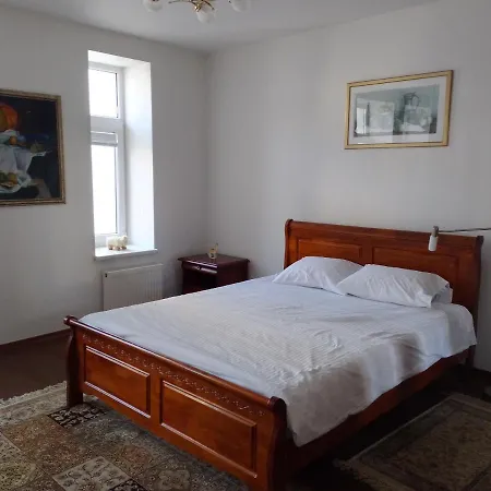 Premium Class Apartment, Free Parking, Maximum 5 Guests, 2 Bedrooms, 3 Beds * Рига