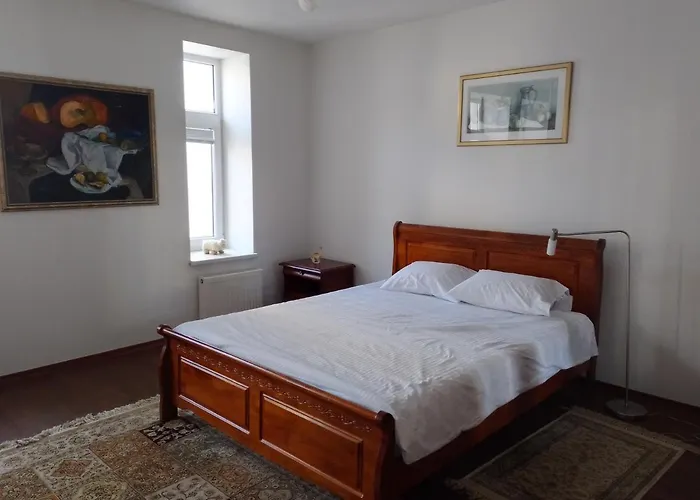 Premium Class Apartment, Free Parking, Maximum 5 Guests, 2 Bedrooms, 3 Beds * Riga