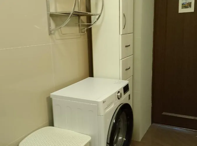 Premium Class Apartment, Free Parking, Maximum 5 Guests, 2 Bedrooms, 3 Beds * Riga